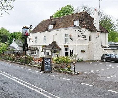 George & Falcon Warnford  Exterior photo