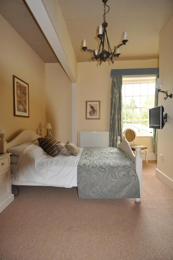 George & Falcon Warnford  Room photo