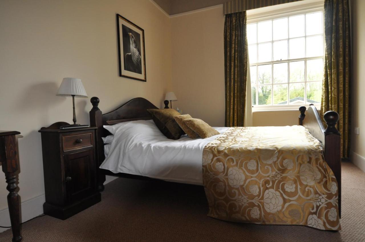 George & Falcon Warnford  Room photo